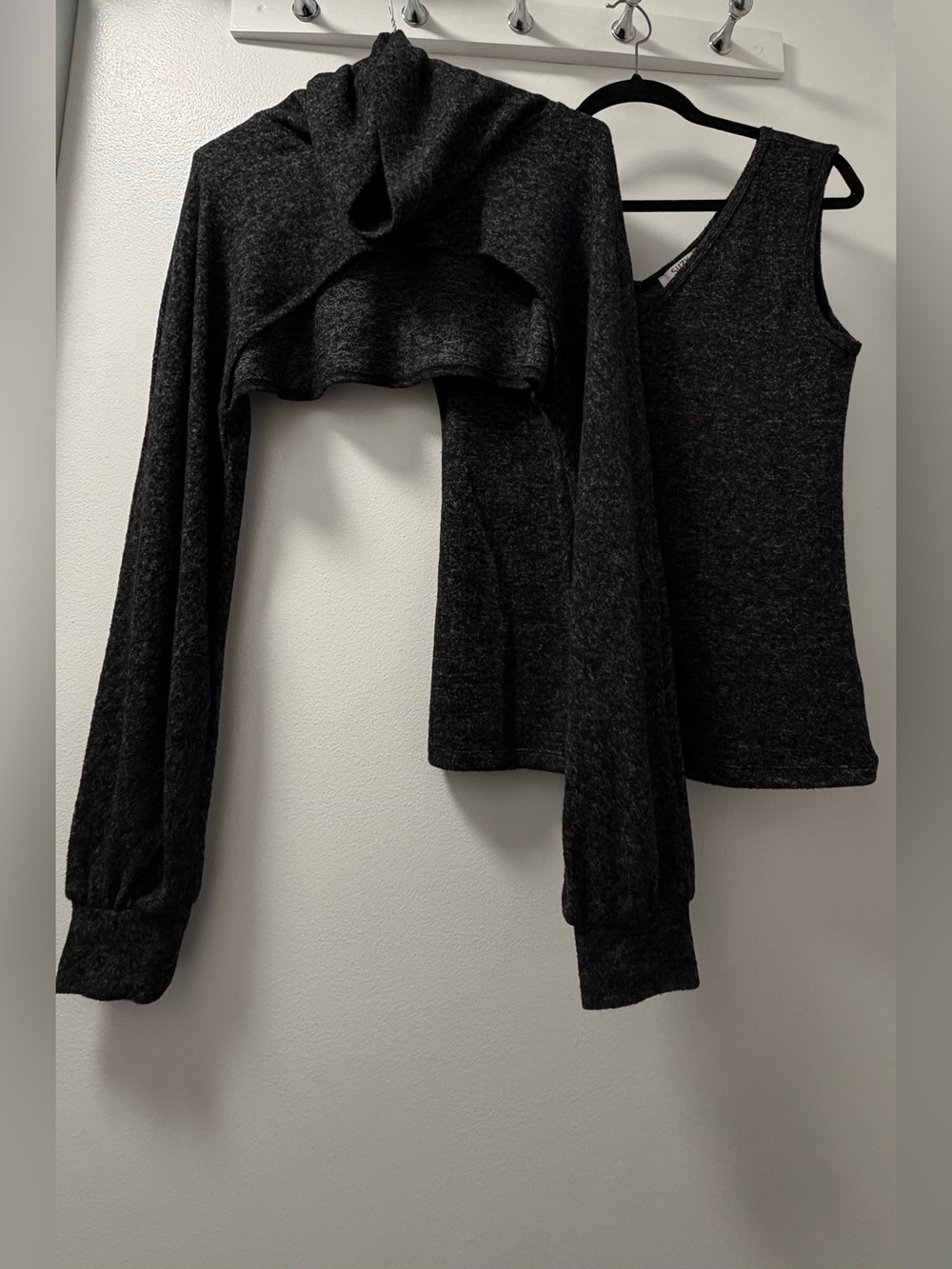 Suzy Shier Charcoal Knit Tank Top & Cropped Turtleneck Shrug Set L (2 piece set)